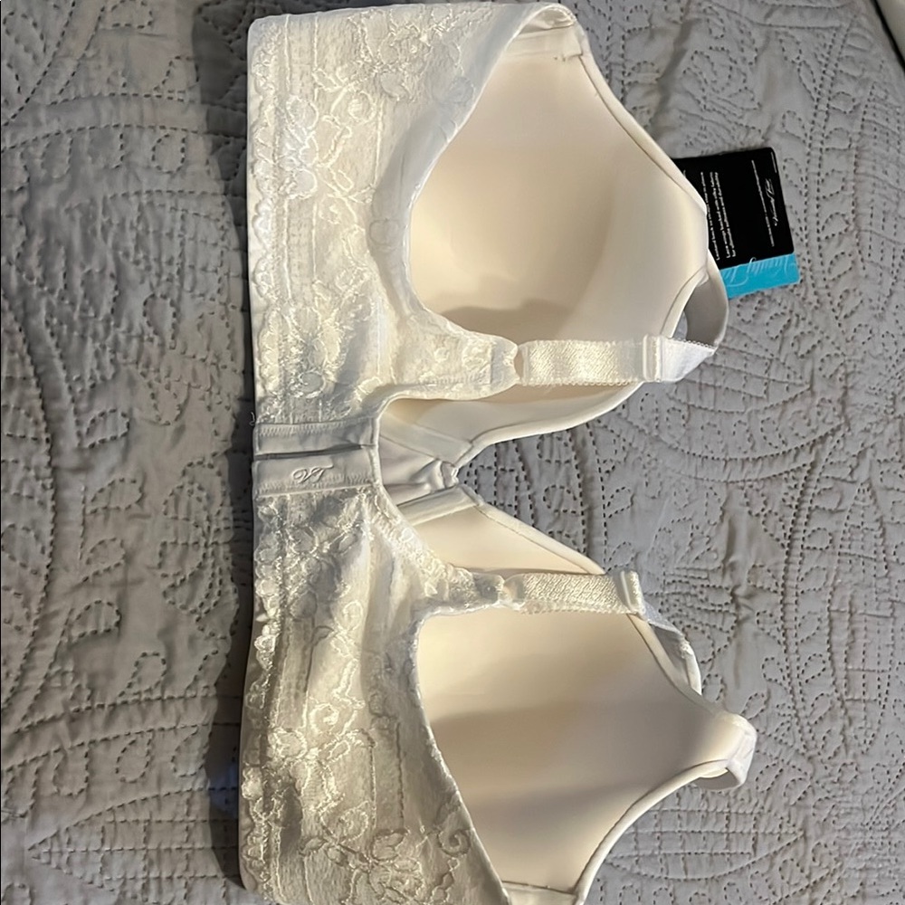 Vanity Fair White T-Shirt Bra with Adjustable Straps - Picture 7 of 9